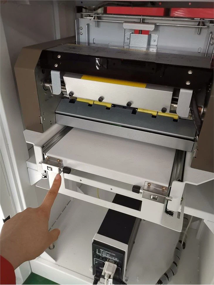 Kiosk internal - lock for tray(001)